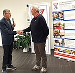 Vicepræsident Christian Stensgård byder velkommen til Flemming Haahr.