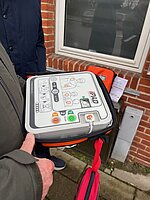 Der er 5-6 Hjerteløbere i Andst området og de fleste af de 7 Hjertestartere har været i brug.  Vi fik en lille demonstrations i brugen af Hjertestarteren og tilbud om at låne een, når vi holder loppemarked. 